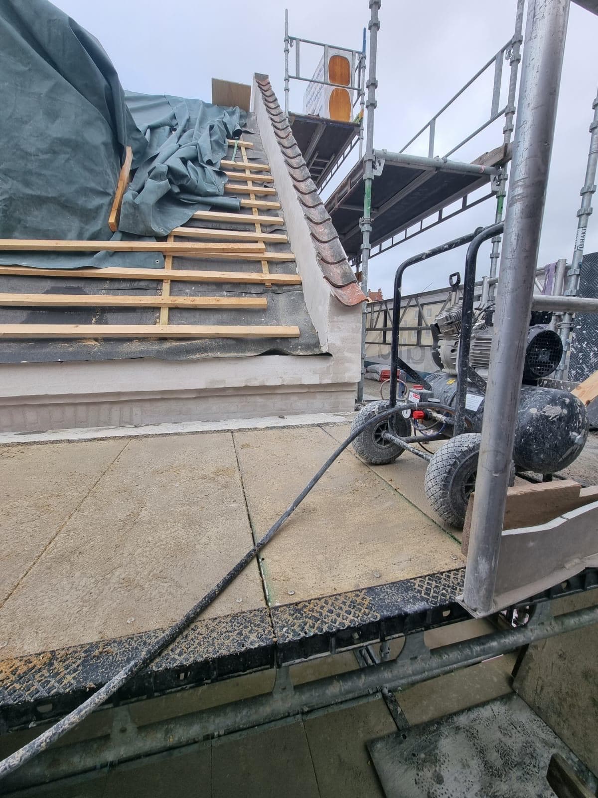 Tagkant-inddækning og detaljearbejde